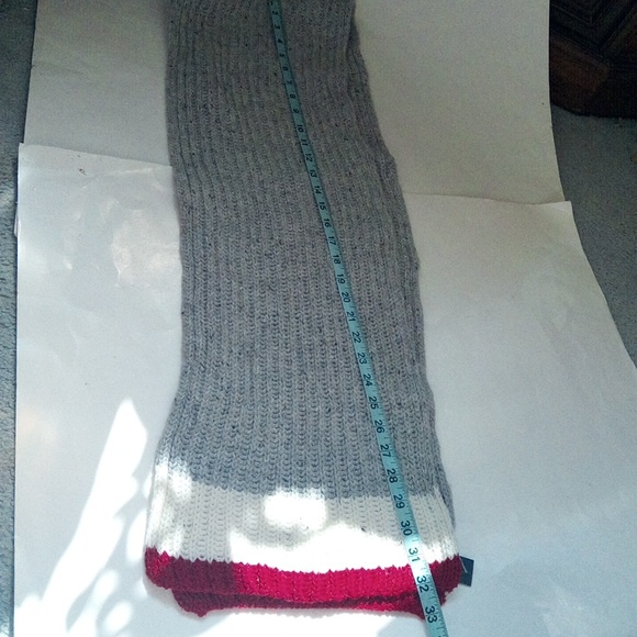 New Fits Accessories Scarf Grey cream Red O/S - Picture 7 of 7